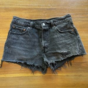 Levi’s 501 black denim jean shorts size 28